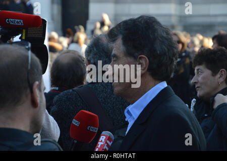 Paris, France. 5 Nov 2018. Jack Lang, créateur de la Techno Parade et ancien ministre français de la Culture). Célébrités françaises assister à la cérémonie de la mort de Philippe GILDAS, animateur de télévision français. Le crématorium du cimetière du Père Lachaise, Paris, France. 5 novembre 2018. 13h30. ALPHACIT NEWIM / Alamy Live News Crédit : Alphacit NEWIM/Alamy Live News Banque D'Images