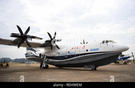 Zhuhai. 5Th Nov, 2018. Photo prise le 5 novembre 2018 montre AG600, la Chine a développé de façon indépendante les grands avions amphibies, à la zone d'exposition de la Chine à venir Exposition internationale de l'Aviation et de l'Aéronautique de Zhuhai, Province du Guangdong en Chine du sud. L'exposition est prévue pour le 11 novembre. Credit : Deng Hua/Xinhua/Alamy Live News Banque D'Images