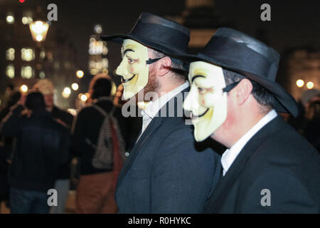 Westsminster, London, UK, 5e Nov 2018. Les manifestants, dont plusieurs avec leur 'V' Vendetta ou les masques de Guy Fawkes, rassembler à Trafalgar Square et plus tard mars à Downing Street et à Westminster. Les millions de masques Mars est associé au groupe hacktiviste Anonymous et organisée chaque année le jour de Guy Fawkes. Les activistes ont pour but de parvenir à un changement sur des causes politiques et sociales. Credit : Imageplotter News et Sports/Alamy Live News Banque D'Images