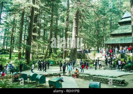 MANALI, INDE - décembre 9 venez voir l'Hidimda Devi Temple sacré à Shimla, Kullu, Himachal Pradesh, Inde du nord, en Asie. Célèbre place Banque D'Images