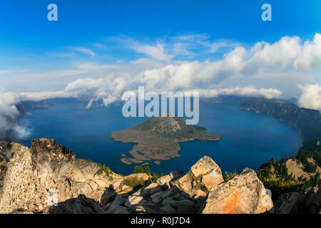 View of Wizard Island from Watchman Peak at  Crater Lake National Park - Oregan Banque D'Images