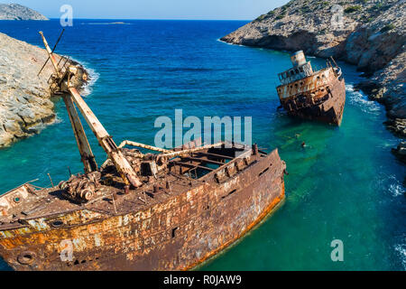 Vue aérienne d'épave de l'Olympia à Amorgos island, Cyclades, Grèce Banque D'Images