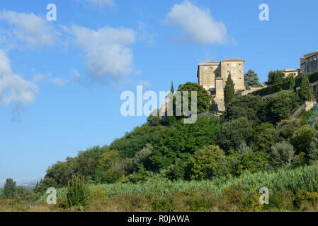 Lauris château dominant la vallée de la Durance dans le Parc Naturel Régional du Luberon Provence France Banque D'Images