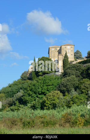 Lauris château dominant la vallée de la Durance dans le Parc Naturel Régional du Luberon Provence France Banque D'Images