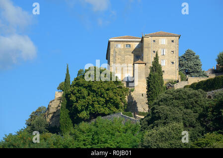 Lauris château dominant la vallée de la Durance dans le Parc Naturel Régional du Luberon Provence France Banque D'Images