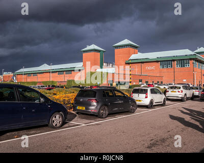 Centre commercial de Meadowhall Sheffield sous ciel noir Banque D'Images