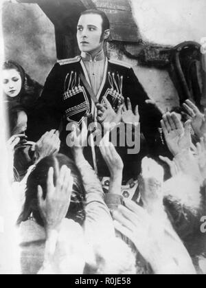 Titre original : L'AIGLE. Titre en anglais : L'AIGLE. Année : 1925. Directeur : CLARENCE BROWN. Stars : Rudolph Valentino. Credit : United Artists / Album Banque D'Images