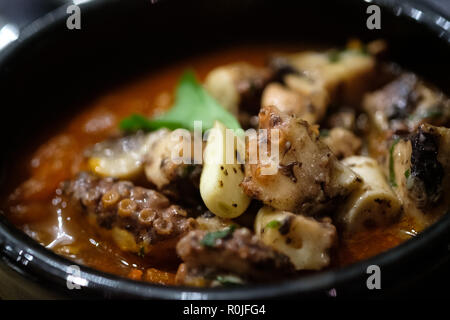 Un plat traditionnel turc avec Octopus Banque D'Images