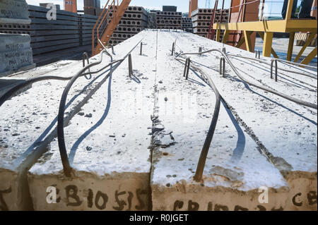 Tioumen, Russie - le 13 août 2013 : entrepôt de produits finis à l'usine de produits en béton n° 5. Banque D'Images