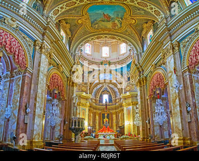 NADUR, MALTE - 15 juin 2018 : Panorama de la salle de prière de la Basilique St Pierre et Paul - l'une des plus belles églises de l'île de Gozo, le 1 juin Banque D'Images