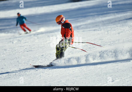 LOON MOUNTAIN USA - 24 janvier : Tina Sutton Memorial - compétition de ski de slalom. Participant non identifié de course de ski junior le 24 janvier 2016 au Banque D'Images