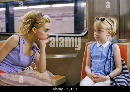 Titre original : UPTOWN Girls. Titre en anglais : UPTOWN Girls. Année : 2003. Réalisateur : Boaz Yakin. Stars : Brittany Murphy, Dakota Fanning. Credit : Metro Goldwyn Mayer / Album Banque D'Images