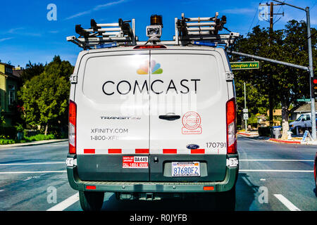 4 novembre 2018 Sunnyvale / CA / USA - Comcast Cable / service Eurosport France van de circuler sur la rue. Comcast est le plus grand home internet service provid Banque D'Images