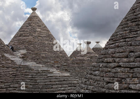 Trulli Alberobello, toits coniques, Trulli Village, Toscana, Italie. Alberobello est une petite ville (environ 11 000 ) dans les Pouilles en Italie du sud contiennent Banque D'Images