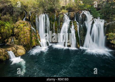 Una grande cascade d'Martin Brod, Bosnie-et-Herzégovine. Banque D'Images