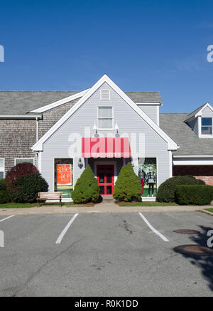 Talbots magasin de vêtements pour femmes dans la région de Harwich, Cape Cod, Massachusetts USA avec un ciel bleu clair Banque D'Images