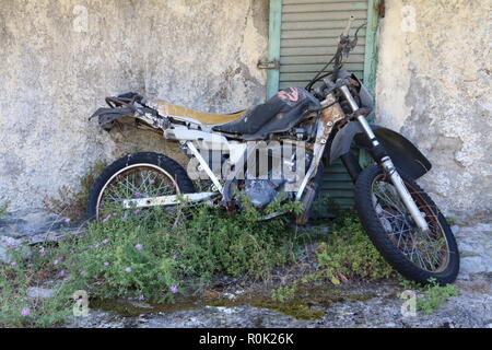 Old rusty moto en Italie Banque D'Images