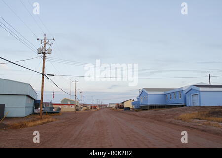 Vue sur la rue de Baker Lake, une communauté de l'Arctique et de quartier situées au Nunavut, Canada Banque D'Images