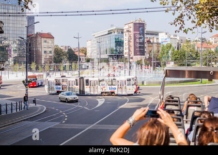 BELGRADE, SERBIE - Septembre 09, 2018 Rechercher : attractions touristiques de Belgrade par bus de tourisme, voyage en bus de tournée. Banque D'Images