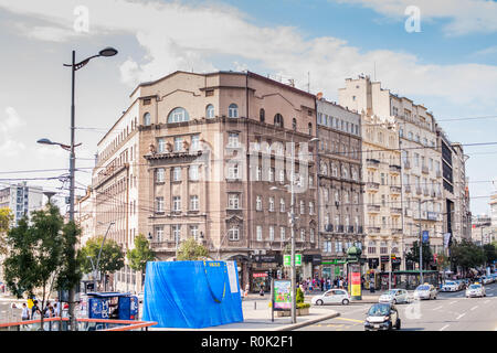 BELGRADE, SERBIE - Septembre 09, 2018 Ville de Belgrade : vue sur la rue de la circulation et des bâtiments . Banque D'Images