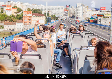 BELGRADE, SERBIE - Septembre 09, 2018 Rechercher : attractions touristiques de Belgrade par bus de tourisme, voyage en bus de tournée. Banque D'Images