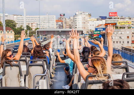 BELGRADE, SERBIE - Septembre 09, 2018 Rechercher : attractions touristiques de Belgrade par bus de tourisme, voyage en bus de tournée. Banque D'Images