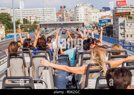 BELGRADE, SERBIE - Septembre 09, 2018 Rechercher : attractions touristiques de Belgrade par bus de tourisme, voyage en bus de tournée. Banque D'Images