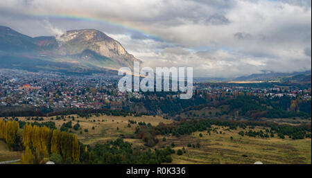 La ville de Santiago vu depuis les hauteurs. Cette photo a été prise à l'automne, à la mi-avril de 2017 Banque D'Images