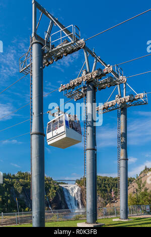 Téléphériques Crossing Chutes Montmorency près de Québec, Québec, Canada Banque D'Images