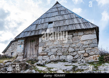 Maisons en pierre de Lukomir, village de Bosnie-Herzégovine Banque D'Images