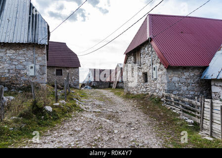 Maisons en pierre de Lukomir, village de Bosnie-Herzégovine Banque D'Images