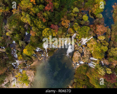 Kravica cascade , Bosnie et Herzégovine, de haut en bas vue aérienne. Banque D'Images