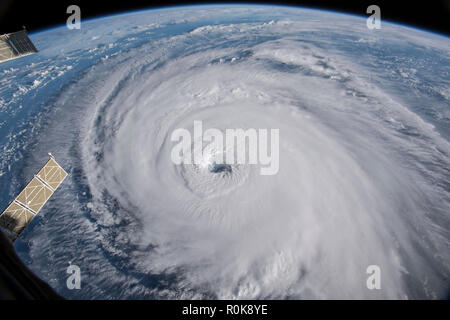 Vue de l'espace de l'ouragan Florence dans l'océan Atlantique. Banque D'Images