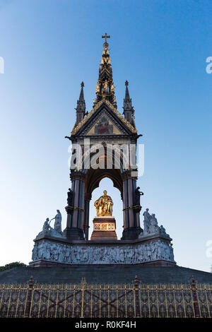 L'Albert Memorial à Hyde Park au coucher du soleil, Londres, Angleterre Banque D'Images