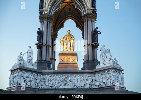 L'Albert Memorial à Hyde Park au coucher du soleil, Londres, Angleterre Banque D'Images