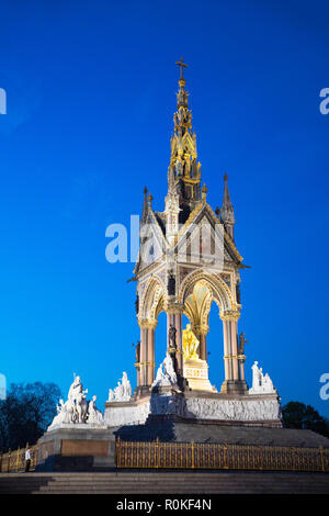 L'Albert Memorial à Hyde Park au coucher du soleil, Londres, Angleterre Banque D'Images