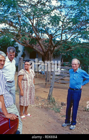 Der brasilianische Juwelier Hans Stern besucht seine Diamantenminen im Bundesstaat Minas Gerais, Brésil 1990. Joaillier brésilien Hans Stern visitant son diamond mines à Minas Gerais, Brésil 1990 Comté. Banque D'Images