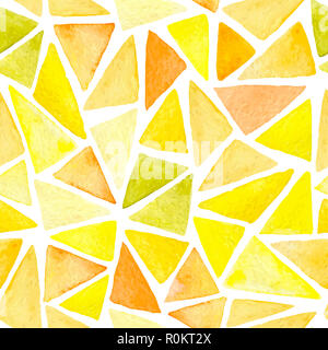 Aquarelle abstraite avec motif transparent triangles jaunes et orange sur fond blanc Banque D'Images