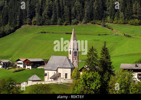 Santa Maddalena/Santa Magdalena et des Dolomites, Funes, Tyrol du Sud, Italie Banque D'Images