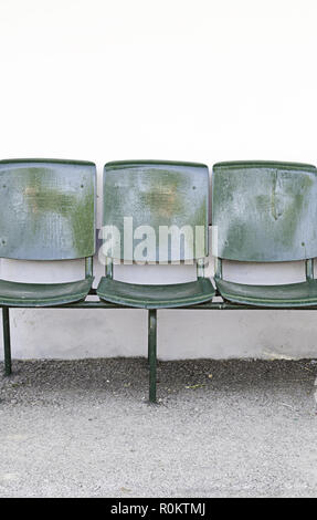 Des chaises en métal antique, détail d'une chaise dans la ville, se détendre et se reposer Banque D'Images