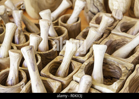 Les mortiers en bois, détail d'une cuisine en bois, de l'artisanat Banque D'Images