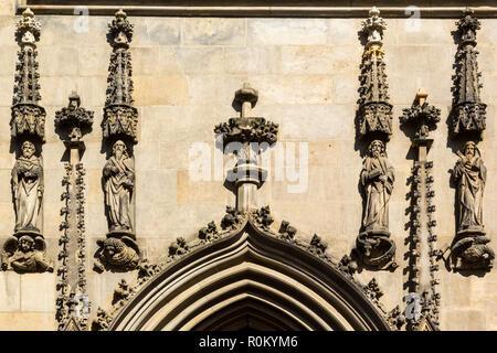 Église de la Sainte Trinité.L'église actuelle a été construite en 1437-1495 en style gothique tardif. Banque D'Images