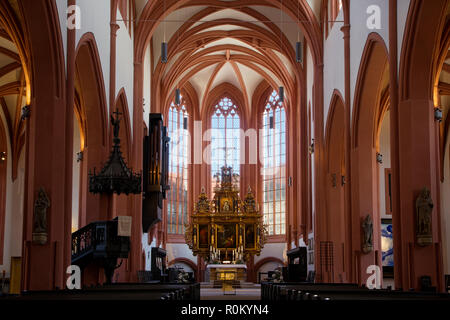 Église de la Sainte Trinité.L'église actuelle a été construite en 1437-1495 en style gothique tardif. Banque D'Images