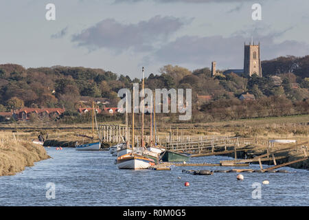 Morston Creek dans la ligne de Chanel vers Blakeney, North Norfolk Banque D'Images