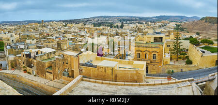 Panorama de la ville depuis le mur de Rabat citadelle avec une vue sur les quartiers historiques et les collines sur l'arrière-plan, Victoria, l'île de Gozo, Malte Banque D'Images