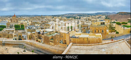 Panorama depuis le mur de la Citadelle de Rabat avec une vue sur l'ancienne Victoria, construit à partir du calcaire d'origine, l'île de Gozo, Malte. Banque D'Images