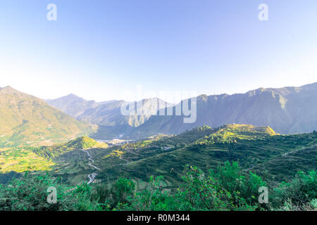 Coucher du soleil à Tehri Garhwal, Uttrakhand, Inde Banque D'Images