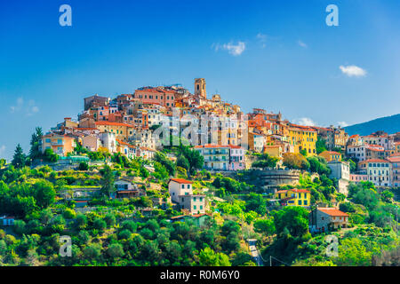 Avis de Perinaldo dans la province de Imperia, Ligurie, Italie. Banque D'Images