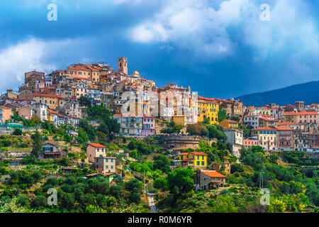 Avis de Perinaldo dans la province de Imperia, Ligurie, Italie. Banque D'Images