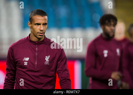 Belgrade, Serbie. 5 Nov 2018. Joel Matip de Liverpool se réchauffe Crédit : Nikola Krstic/Alamy Live News Banque D'Images